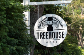  Treehouse Lodge  Фолмут